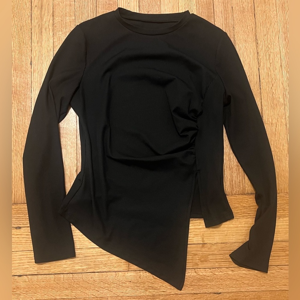 2/$12 🌸 Ladies Black Long Sleeve Top - Size Medium